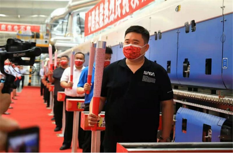 領(lǐng)標(biāo)科技巖板3mm巖板智能生產(chǎn)線成功點火!_2