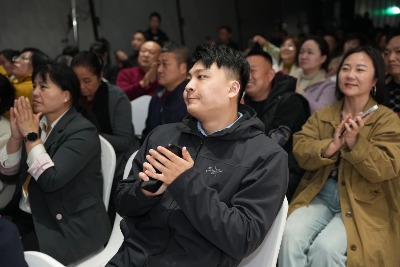 獅王瓷磚“云脈覺醒”發布會：共繪新藍圖 共贏2025！11.jpg